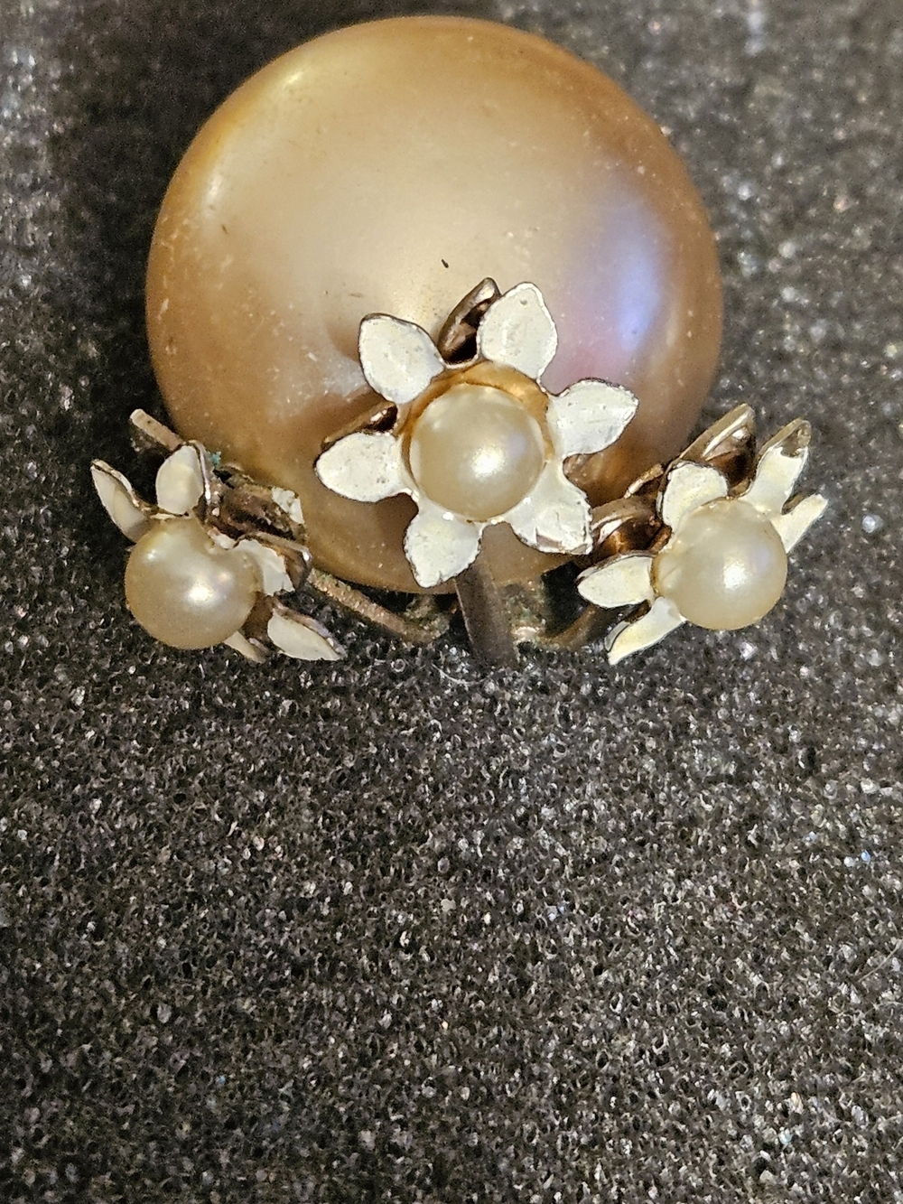 Vintage Champagne Pearl Floral Brooch in Gold, White and Cream. Both For 1 Price - Picture 2 of 6